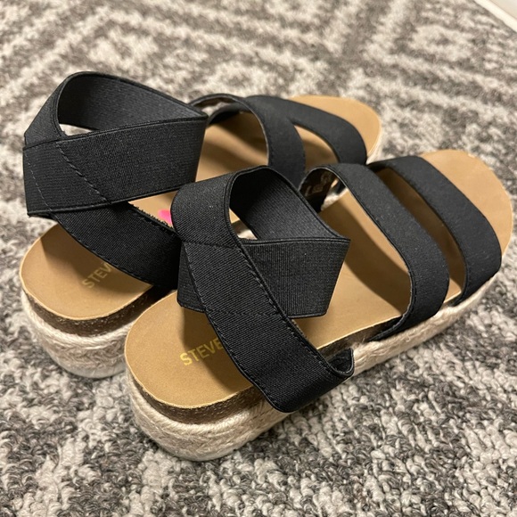 Steve Madden Girls platform sandals shoes. Youth size 1. Black - Picture 2 of 4